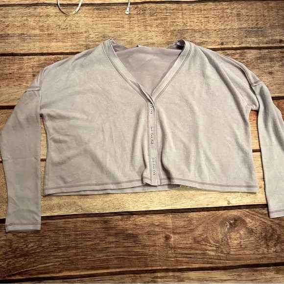 Urban Outfitters OU Out From Under Light Purple VNeck cropped Sweater Size Large - Picture 1 of 5